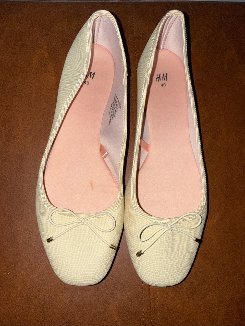 H&M Pale Yellow Textured Ballet Flats with Bow